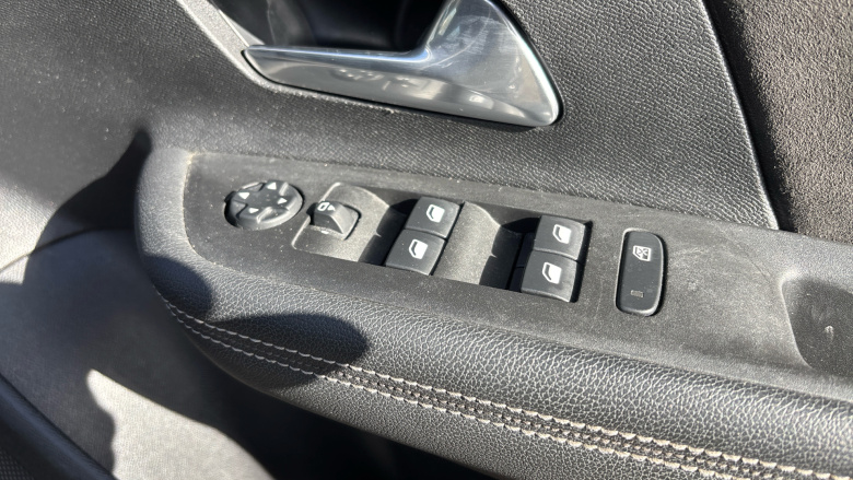 Vauxhall Mokka 100kW Ultimate 50kWh 5dr Auto Electric Hatchback